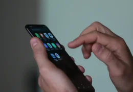 Proibição dos celulares em salas de aula SP: como era, como ficou