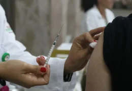 Vacina contra a covid-19 protege gestantes de complicações